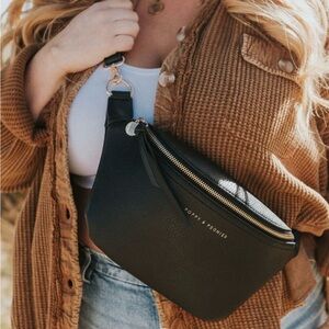 NWT Poppy & Peonies Sidekick Bag in black